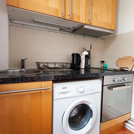 Beautiful Spacious And Bright Apt